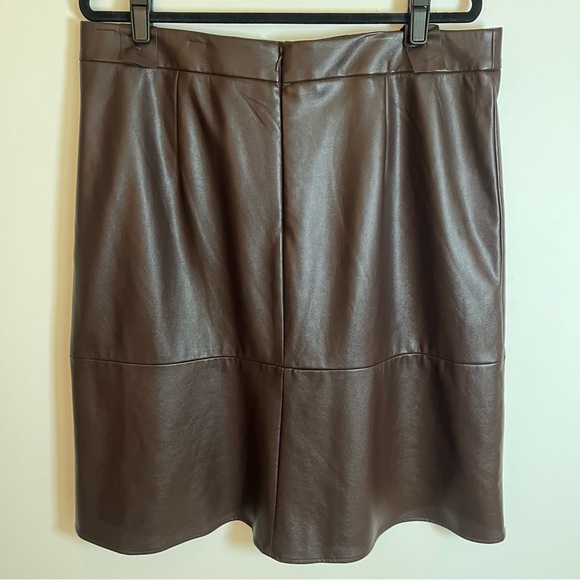 Liz Claiborne Chocolate Faux Leather Skirt - Picture 3 of 11